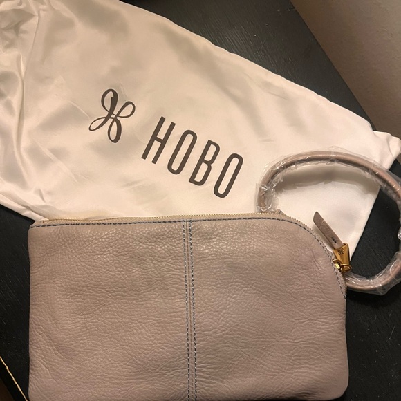 NWT HOBO Beige and Blue Leather Wristlet - Picture 2 of 9